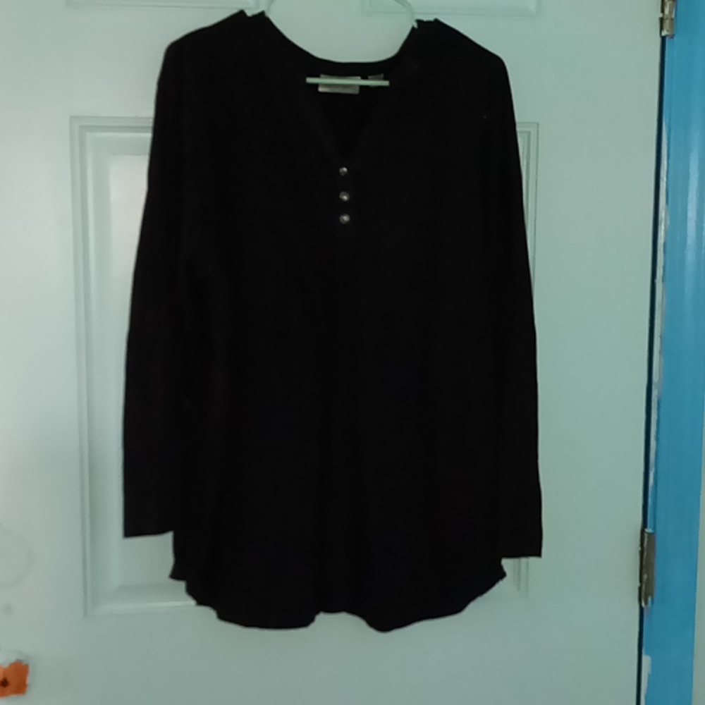 2X black shirt